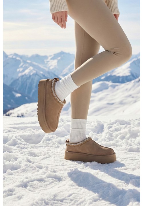 Chodaki Beżowe Z Haftem Na Platformie...